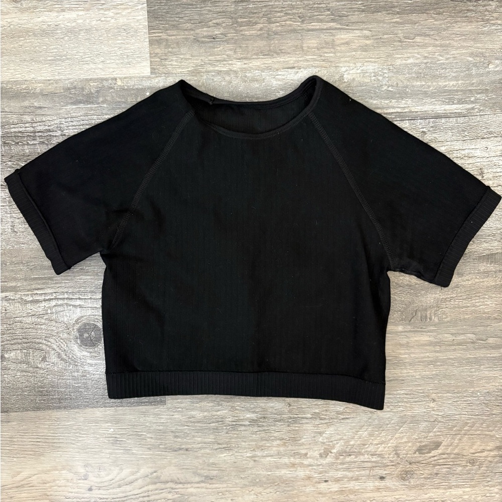 Athletic black crop